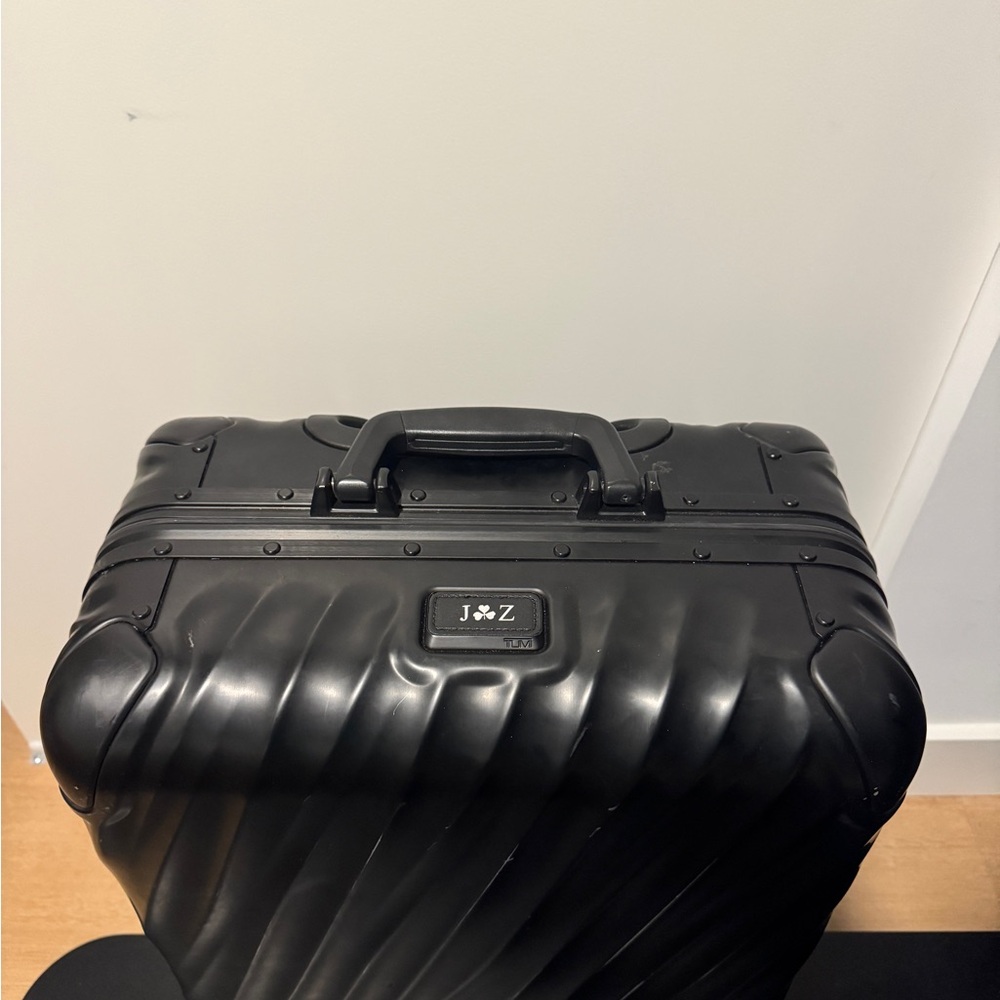 Black Hard Shell Suitcase - Picture 9 of 12
